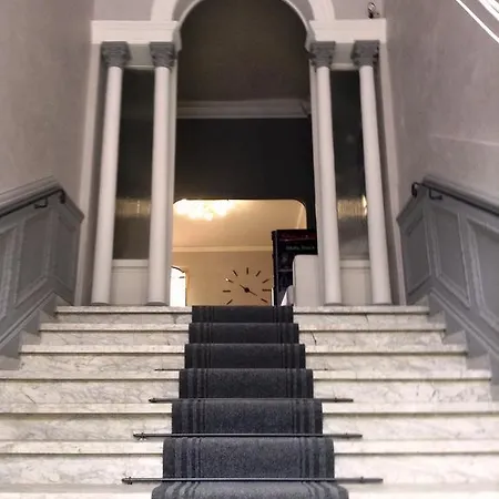 Готель Bianchi В'яреджо
